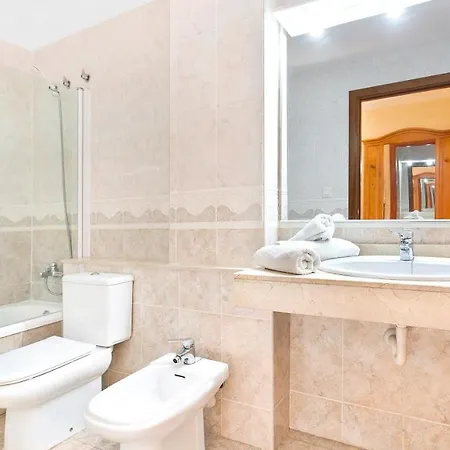 Sleeps 4 דירה